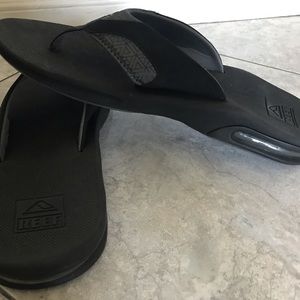 Reef Sandals with built in bottle opener. Mens Black Size 12